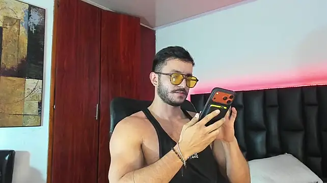 Marcus_lafourt live cam on StripChat