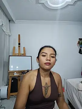 Bunny_cherry2 live cam on StripChat
