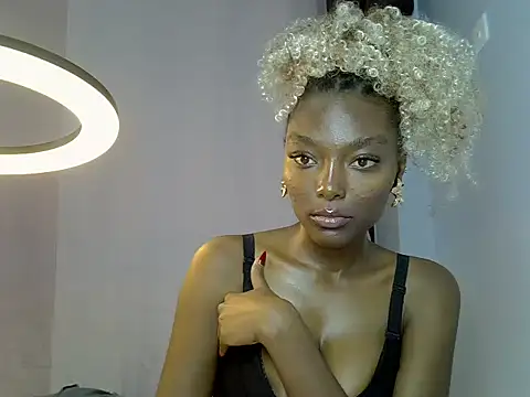 Hera_nyxy live cam on StripChat
