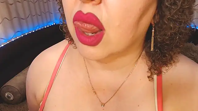 BustyKatty webcam