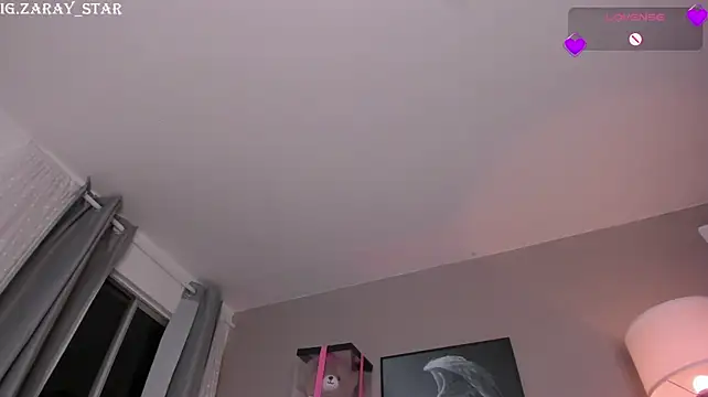 Zaray_star live cam on StripChat
