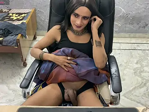 LuvLayla webcam