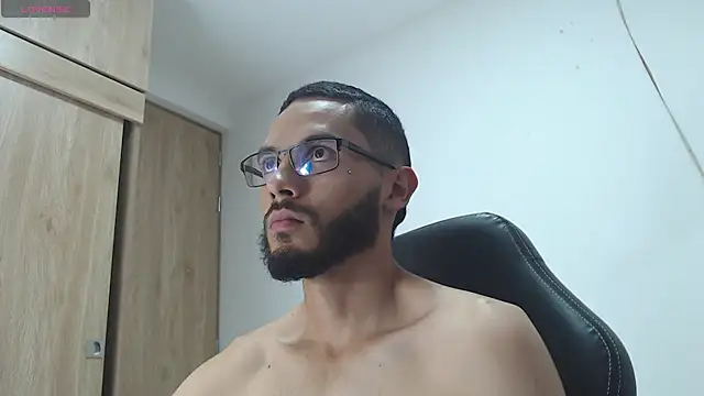 russthiago live cam on StripChat