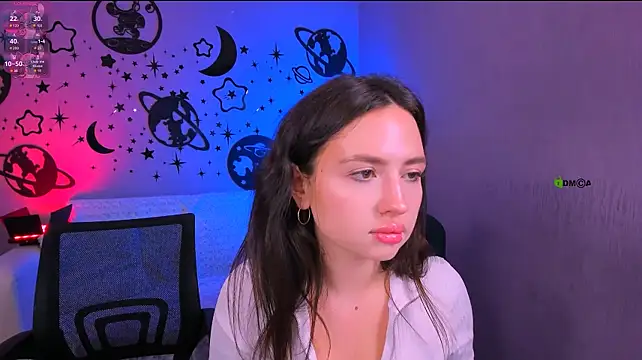 bella_dorn (G teen) - Kiss Anneta`s neck