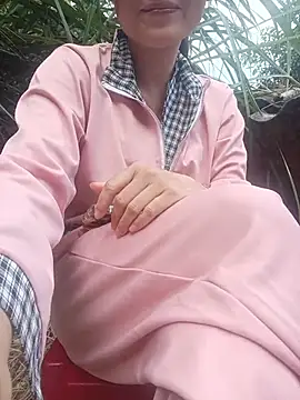Linda-yiyi live cam