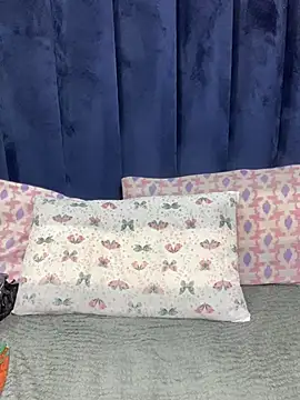Littlebunny33 webcam