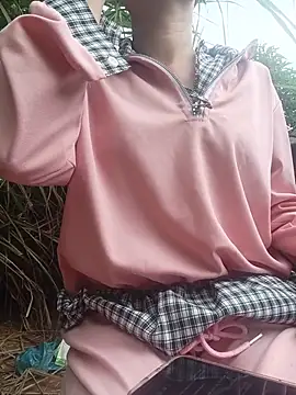 Linda-yiyi live cam