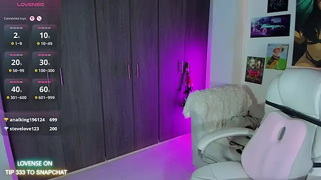 miakushmodel webcam