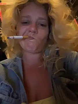 TrashleyRosebud webcam