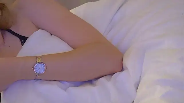 SelinSwarovski live cam on StripChat