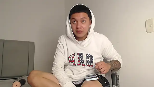 Owenn__blueee live cam on StripChat
