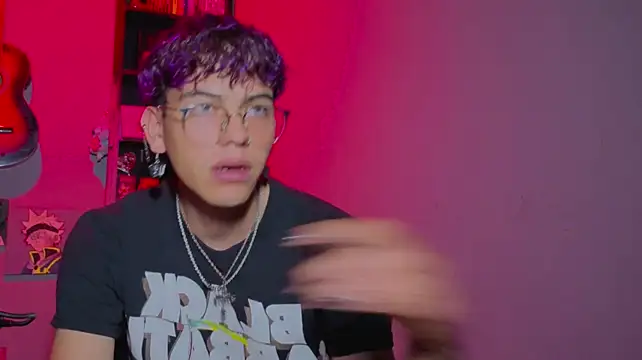 MikeyKuro webcam