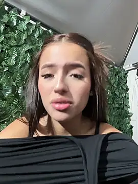 Sofia18_pinkk live sex cam