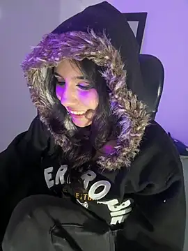HollyPeachh