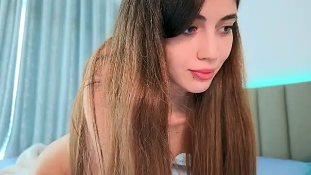 Live-Webcam-Vorschaubild von sweety_vikky mit #brunettes und #hd