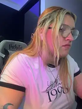 Sophia_Weest99 webcam