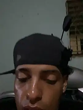 Aleexxx_2005 webcam