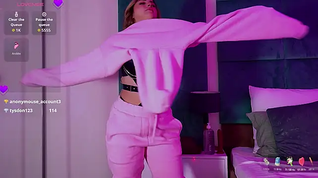 LucyLextonX webcam