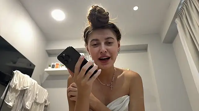 selena_favn