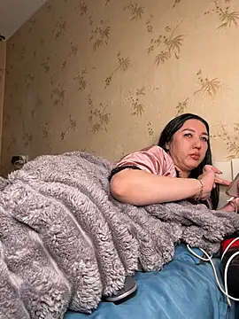 Naughtbaby_2025 live cam on StripChat