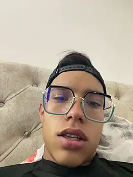 Andres_boy252 live cam on StripChat