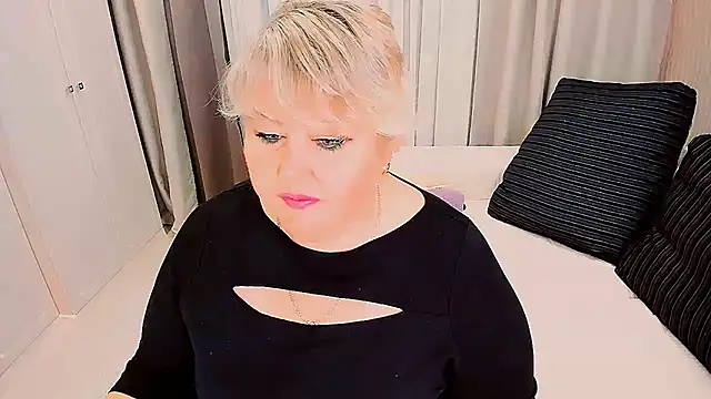 BIGTITSBBW webcam