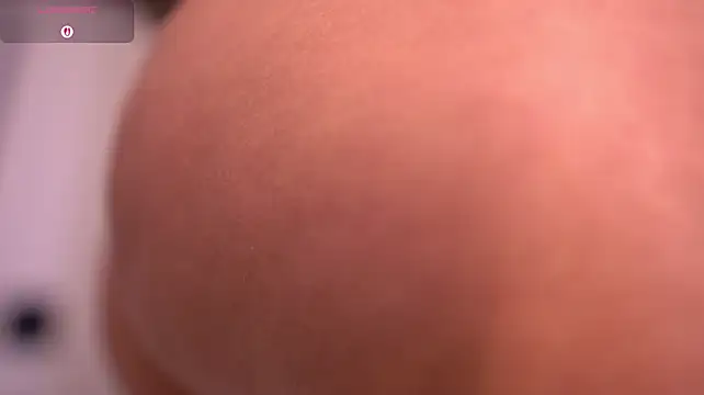 MiaKay1 webcam
