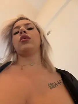 IveySin webcam
