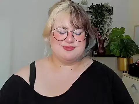 OpheliaLush webcam