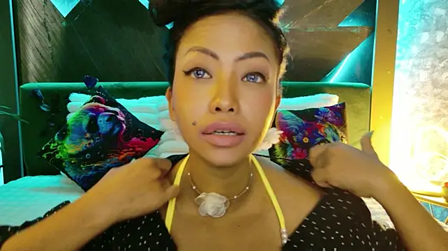 Miniature de la webcam en direct de ElyaQuinn avec #tattoos et #hd