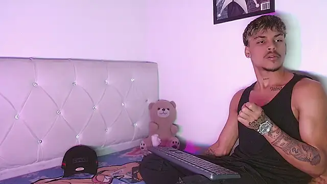 Angel_foxc13 live cam preview