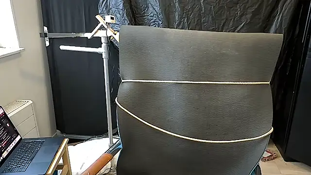 latexslaveboy live cam preview