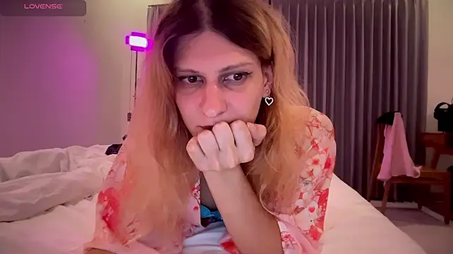 AlicePinkhead webcam