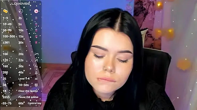 Mona_Esty webcam