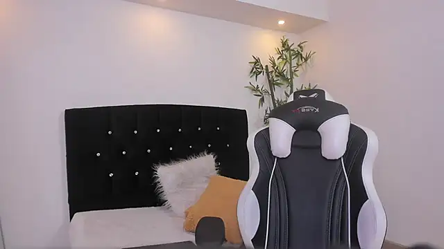 Hinaa_XXX webcam