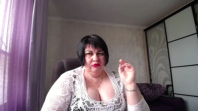 AlluringCurves webcam