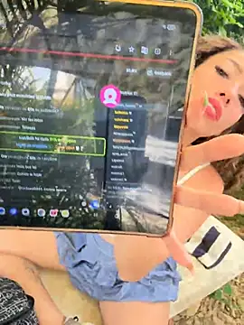 roxyrougee live cam on StripChat