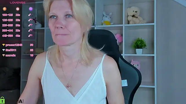 Julie_Lucas webcam
