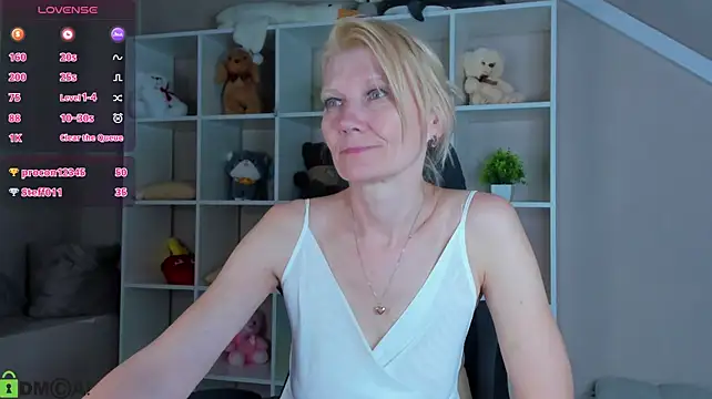Julie_Lucas