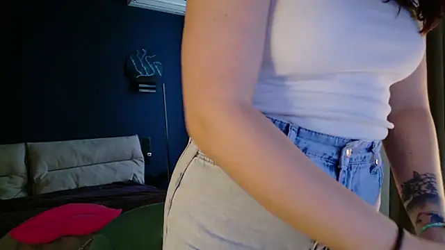 Di_na_Bell webcam
