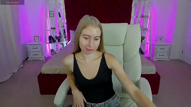Alina_Blonde webcam