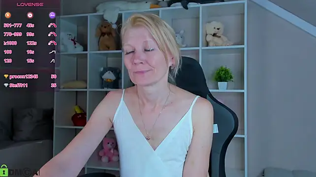 Julie_Lucas webcam