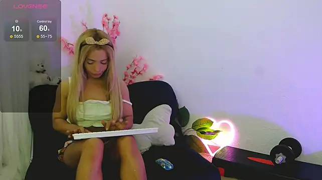 SarahRaynex webcam