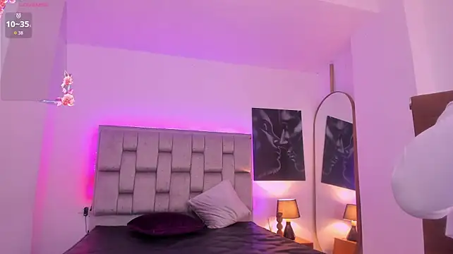 zuri_zayn (F young) - naked 5 min
