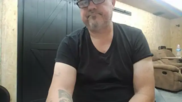 luvslave7 (M mature) - Obey most commands and get very naughty!