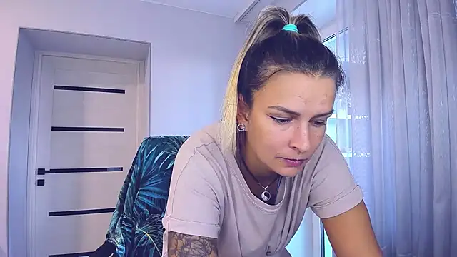 AlexiaDarren webcam