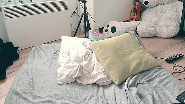CeriseLapine webcam