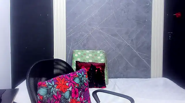 _Astrid_queen webcam