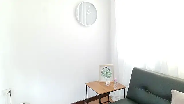 Mila_white1 webcam