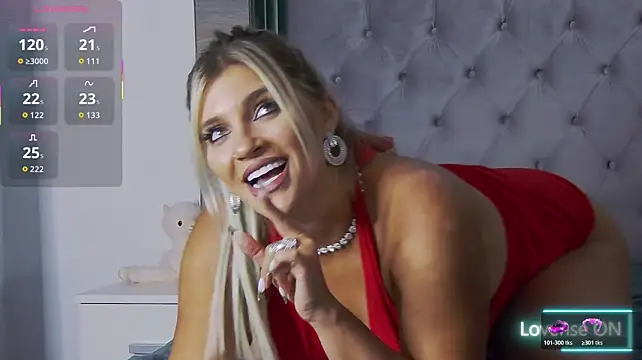 Lorehottie webcam